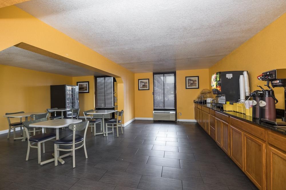 Red Roof Inn Mobile - Midtown Экстерьер фото