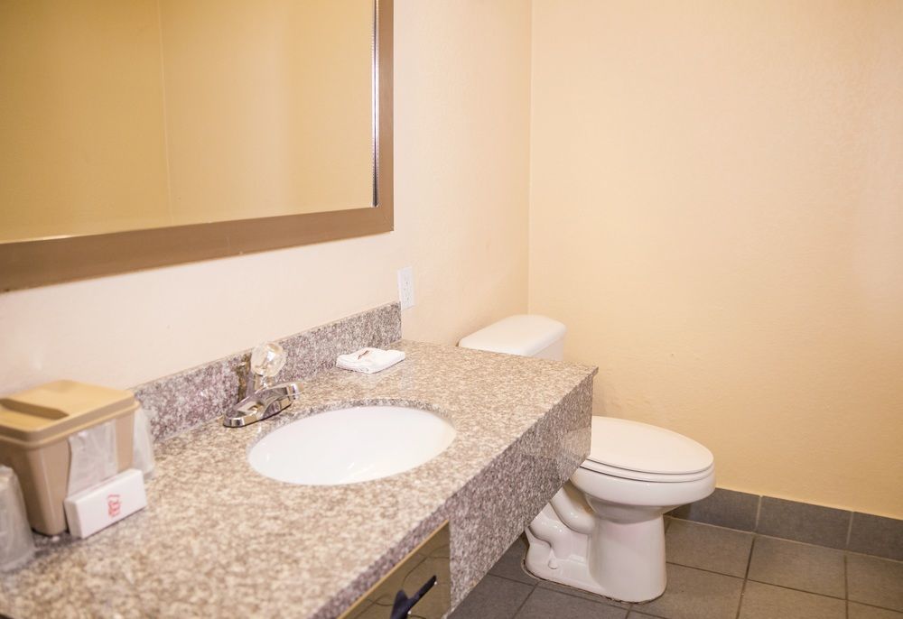 Red Roof Inn Mobile - Midtown Экстерьер фото